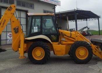 Cutro: manutenzione straordinaria, Comune acquista pala meccanica