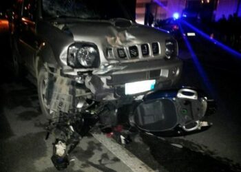 Scontro auto-moto sulla SS106: un ferito