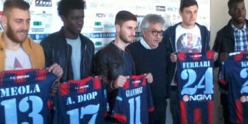 Crotone calcio, Vrenna presenta i nuovi rossoblu