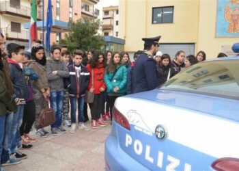 Gli alunni delle scuole di Crotone in visita alla Questura