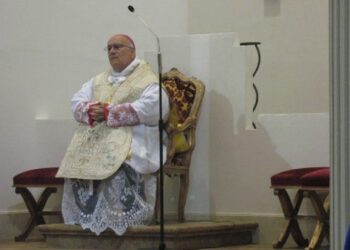 Ciro’ Marina, Mons. Graziani consacra l’altare della chiesa di San Giuseppe