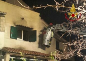 Cutro, incendio a casa di un consigliere provinciale
