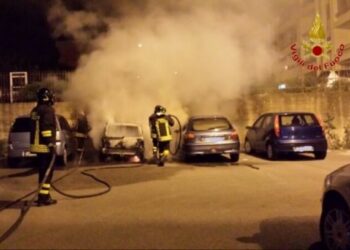 Notte di fuoco a Crotone e Ciro’ Marina