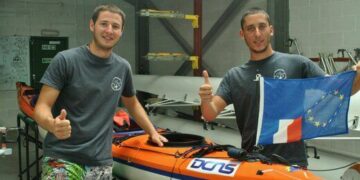 Mediterraneo in kayak, Louis e Douglas fanno tappa a Ciro’ Marina