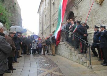 Crucoli, stemma araldico sull’ingresso del Comune