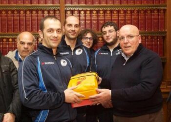 Cosenza, Oliverio consegna sei defibrillatori a Comuni e societa’ sportive