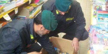 Fiamme Gialle sequestrano oltre 160mila prodotti insicuri a Catanzaro