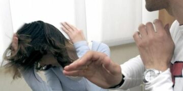 Picchia la madre per soldi, fermato 33enne di Isola