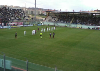 Serie B, la traversa nega la vittoria al Crotone