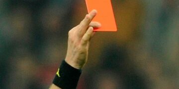 Testata all’arbitro, non era nemmeno tesserato: 4 denunce a Ciro’ Marina