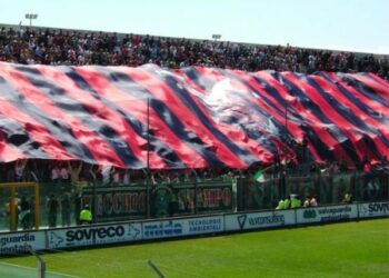 Calcio: la Calabria tutta tifa Crotone in “A”