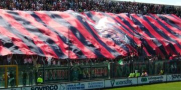 Calcio: la Calabria tutta tifa Crotone in “A”