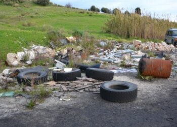Discarica abusiva di 6mila mq scoperta nelle campagne del catanzarese