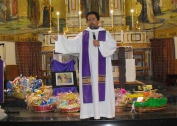 Ciro’ Marina, i bambini dell’asilo al precetto pasquale di Don Gianni