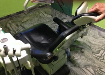 Falso dentista, sequestrato laboratorio e denunciate due persone