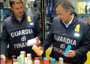 Sequestrati 2mila falsi profumi nel cosentino