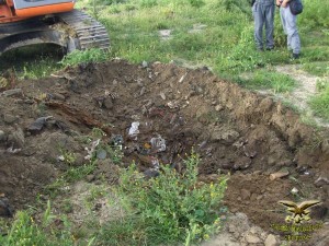 Rifiuti interrati nell'argine del fiume Neto (3)