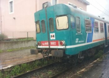 Ferrovia, furto cavi in rame fra Strongoli e Cutro: traffico rallentato