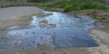 Fogna a cielo aperto in zona Campanise