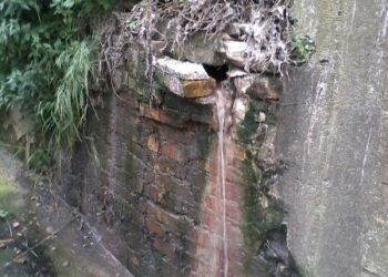 Ancora una fogna a cielo aperto
