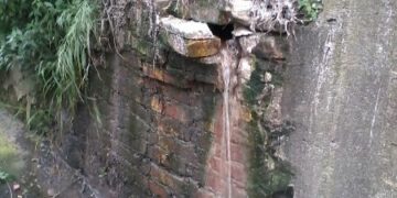 Ancora una fogna a cielo aperto