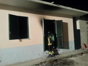 Abitazione in fiamme