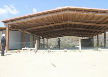 Strutture balneari ‘stagionali’ non rimosse, 3 denunce a Cutro