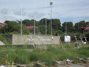 Croci di legno sulla SS106 (2)