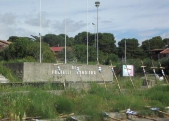 Vittime della strada, 200 croci di legno sulla SS106