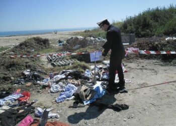 Discarica abusiva alla foce del torrente Cino, sequestrata area