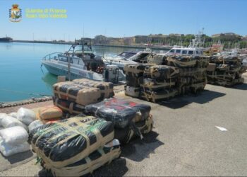 Sventato sbarco di droga a Ciro’ Marina, scafisti in fuga