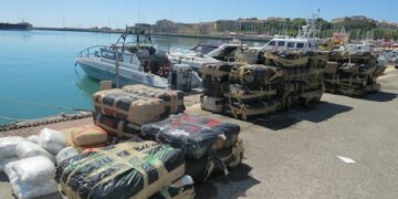 Sventato sbarco di droga a Ciro’ Marina, scafisti in fuga