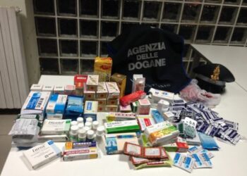 Cinese tenta di importare farmaci, bloccato allo scalo di Lamezia