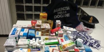 Cinese tenta di importare farmaci, bloccato allo scalo di Lamezia
