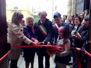 Il taglio del nastro per i nuovi locali della scuola di Zagarise