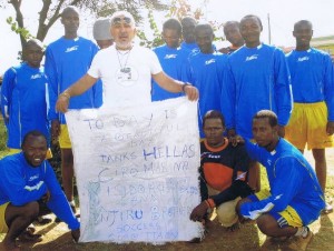 Keniani con le maglie dell'Hellas Ciro' Marina (3)