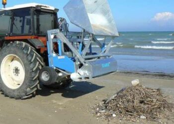 Pulizia spiagge a Ciro’ Marina, metodo da rivedere