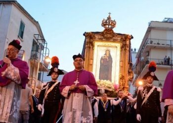 La Madonna di Capocolonna visita gli ammalati dell’ospedale
