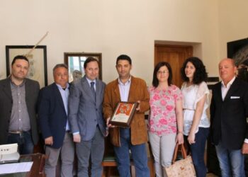 Antoniotti riceve il campione europeo di biliardo Natalino Scorza