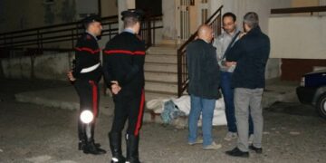Vecchie ruggini tra vicini, accoltellato a morte