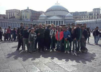 Crucoli, alunni delle Medie in visita a Caserta e Napoli