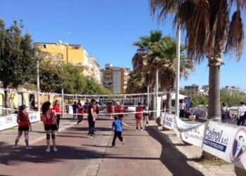 ‘Sun volley’, il lungomare crotonese diventa un campo di pallavolo