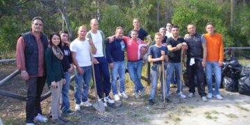 Volontari del Cast ripuliscono la pineta di Ciro’ Marina dopo il primo maggio
