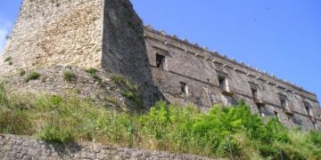 Appello della Paideia alla Soprintendenza per salvare il castello dei Caraffa