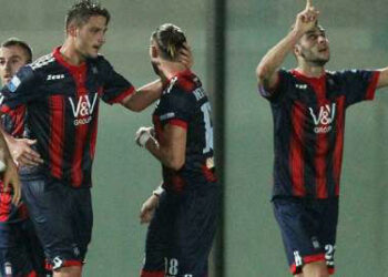 Serie B, Pettinari regala tre punti importanti al Crotone