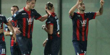 Serie B, Pettinari regala tre punti importanti al Crotone