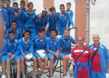 Il mitico difensore rossoblù Francesco Galeoto a Crotone