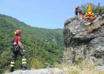 Addestramento dei pompieri sulla cima della roccia ‘Pietra Iozzo’