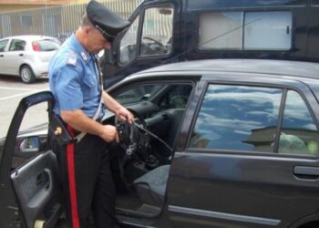 In auto con una 357 Magnum, arrestato 31enne crotonese
