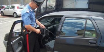 In auto con una 357 Magnum, arrestato 31enne crotonese